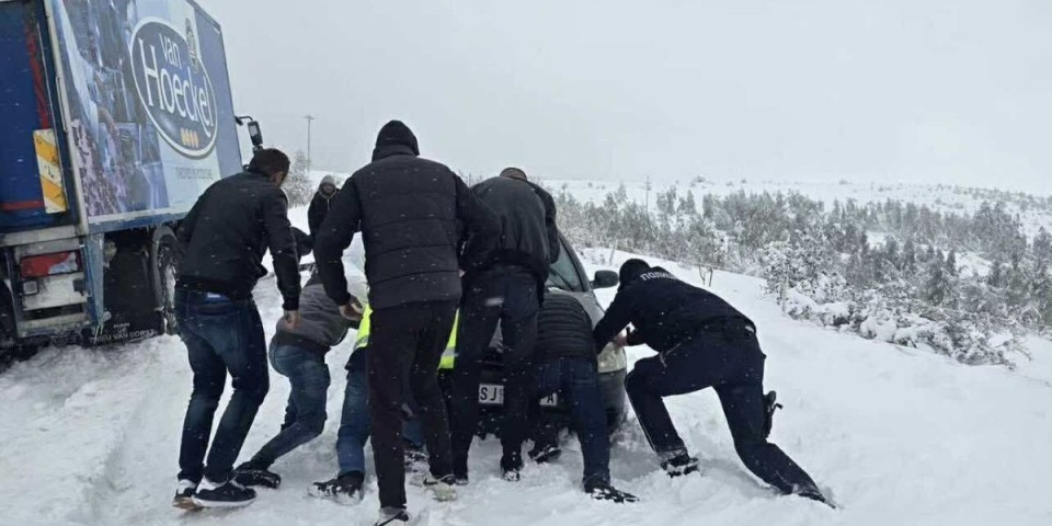 Nakon današnjeg kolapsa: Evo kako trenutno funkcioniše saobraćaj