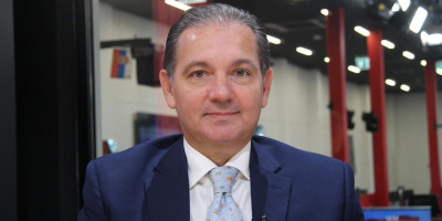 Predsednik Kongresa srpsko-američkog prijateljstva Vladimir Marinković izjavio je danas da aktuelna situacija na Bliskom istoku može da ugrozi ekonomske i geopolitičke interese Srbije i da je dobro što se predsednik Aleksandar Vučić vodi isključivo srpskim interesima i što Srbija trenutno ne zauzima strane u ovom sukobu.