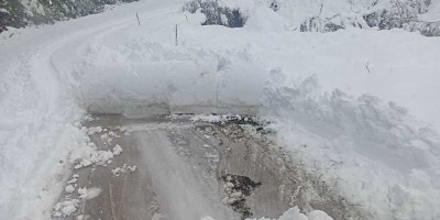 Dve starije žene pronađene su mrtve u snegu u selu Barice u opštini Bijelo Polje u Crnoj Gori.