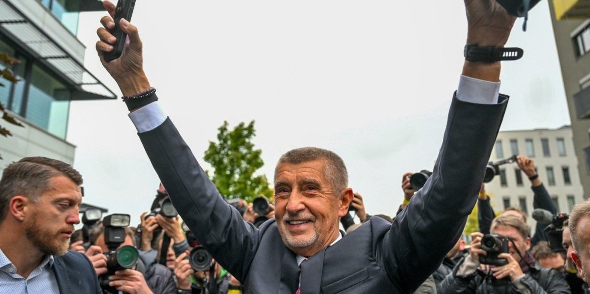 Ubedljiva pobeda Babiša! Počelo slavlje, nazdravlja se šampanjcem, stižu i prve čestitke (FOTO)