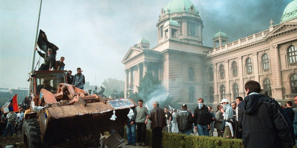 "Ne vraćamo se korak unazad...": Moćna poruka poznatog profesora o 5. oktobru