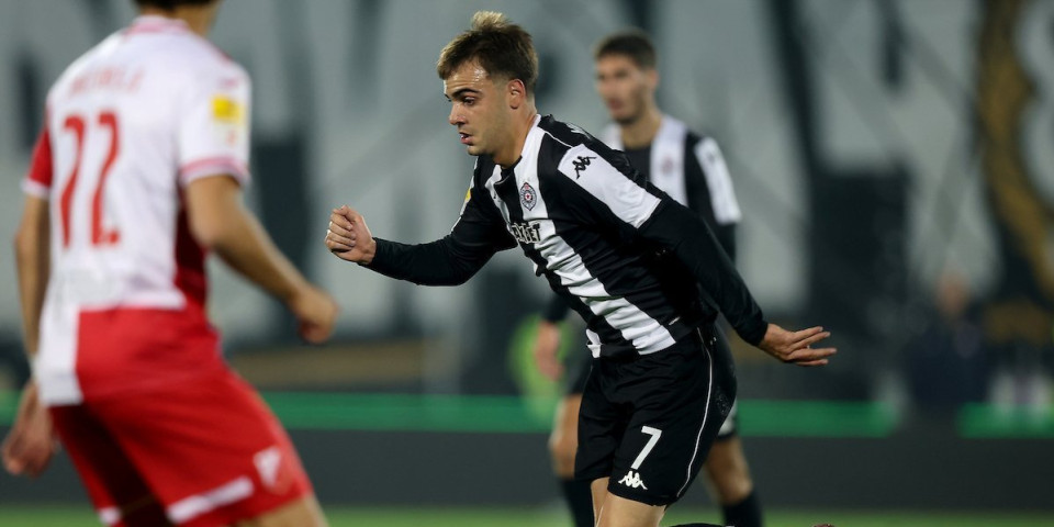 Reakcije navijača Partizana posle rusvaja i pobede - Zgroženi su, očajni, obrušili se na igrače