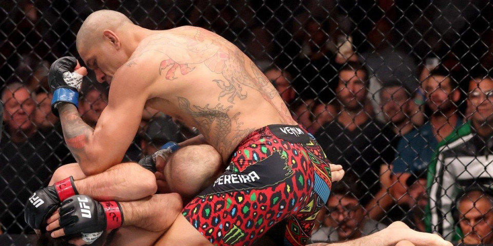 Sevale pesnice, laktovi... Pereira ubio od batina Ankalaeva i postao UFC šampion (VIDEO)