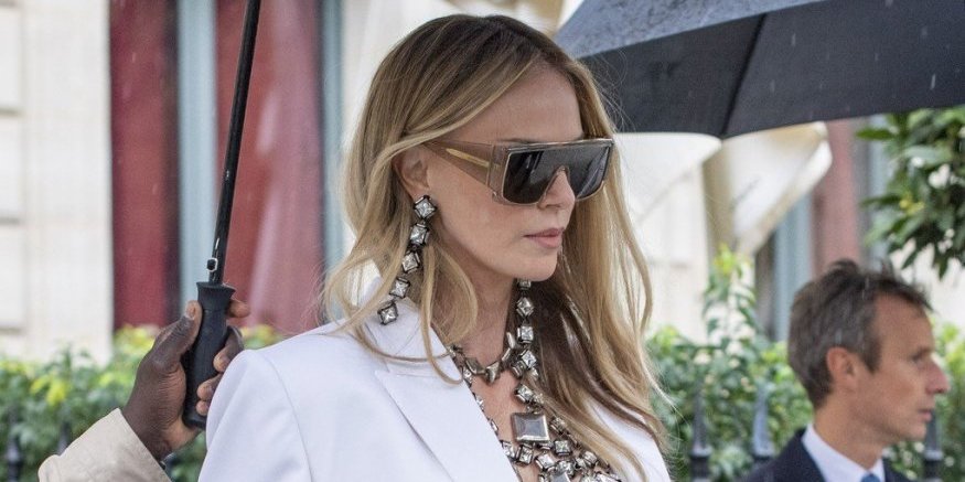 Gole grudi i dragulji do međunožja: Glumica pokorila Pariz stajlingom od koga zastaje dah (FOTO)