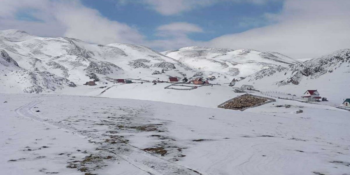 Drama u Sloveniji: Obrušila se snežna i lavina zatrpala planinare, potraga u toku