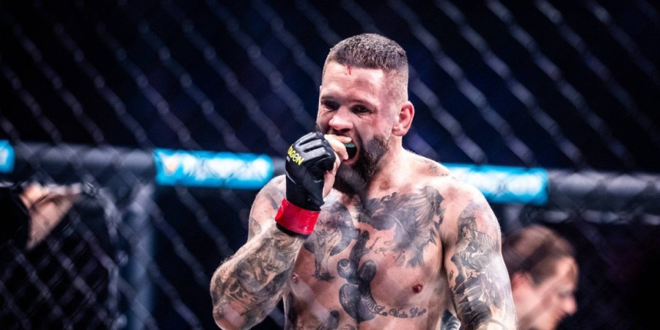 Auuu, Srbin brutalnim krošeom zakucao Nemca za pod - Razornim udarcima razneo rivala (VIDEO)