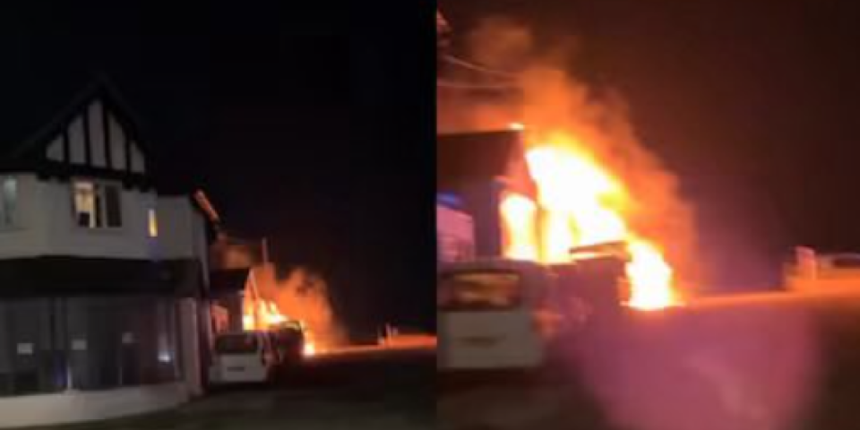 Osveta?! Napadnuta džamija u Engleskoj, pojavili se dramatični snimci (VIDEO)