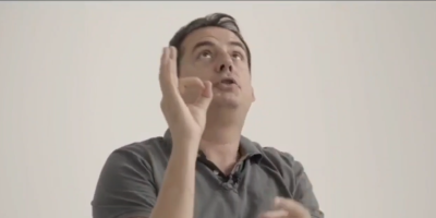 Osvanuo je skandalozni snimak Zorana Kesića, tajkunskog voditelja i blokadera koji je umislio da je najduhovitiji čovek na svetu, a u stvari je mnogo daleko od toga.