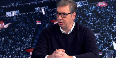 Predsednik Srbije Aleksandar Vučić gostovao je sinoć u "Hit tvitu" na televiziji Pink i govorio o mnogim temama, a među njima je bila i ona o posledicama Petooktobarske revolucije.