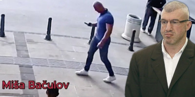 Blokader Miša Bačulov od trenutka kad se pojavio snimak na kojem se vidi kako na Železničkoj stanici uoči tragedije nervozno kuca poruke na telefonu pokušava da sve relativizuje.