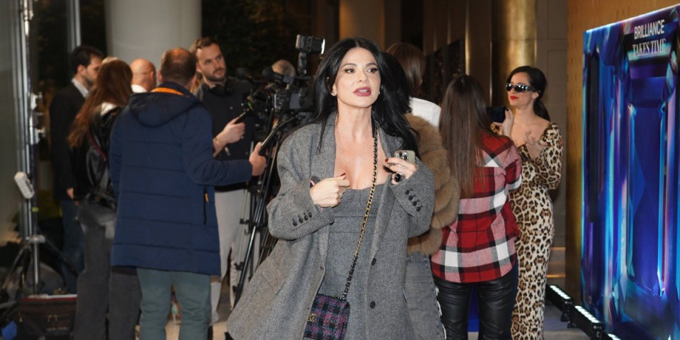 Voditeljka objavila snimak iz spavaće sobe - Jedan detalj zaboravila da sakrije (FOTO)