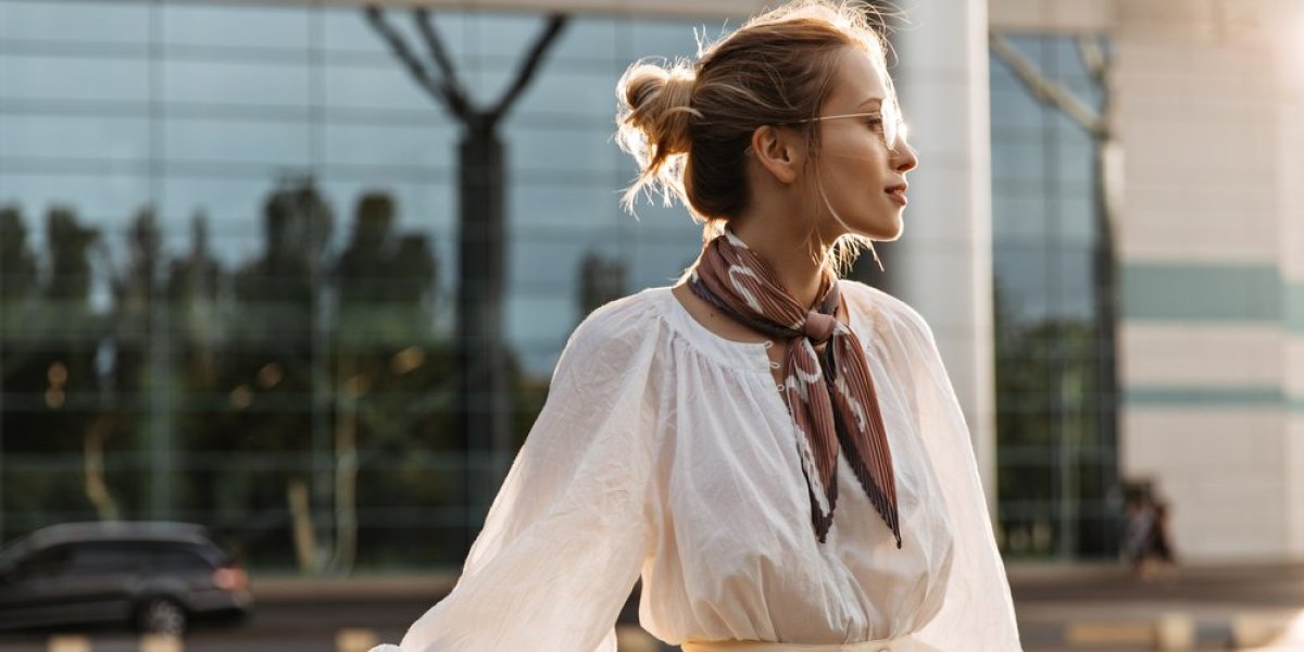 Za par sekundi promenila stajling: Od marame do košulje - trik koji morate probati(VIDEO)