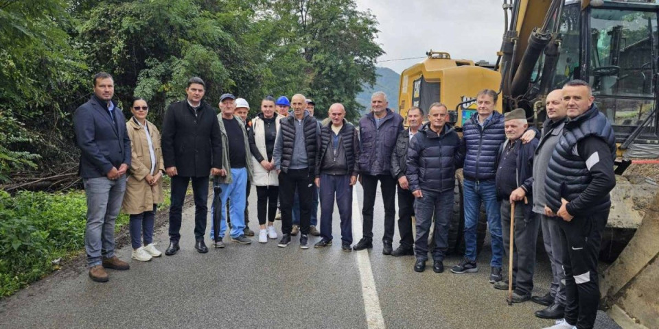 Ministar Darko Glišić prvi put na terenu: Ovako su ga dočekali (FOTO/VIDEO)