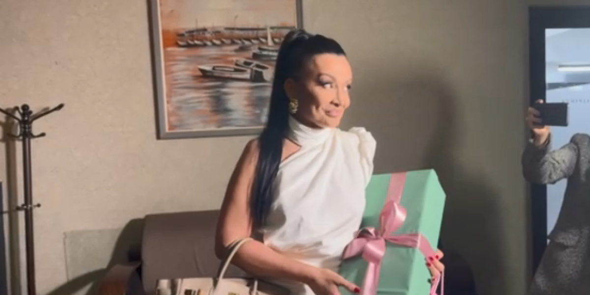 "Pevala bih Darku kad izađe iz zatvora": Andreana Čekić uz Lazića i ako završi iza rešetaka