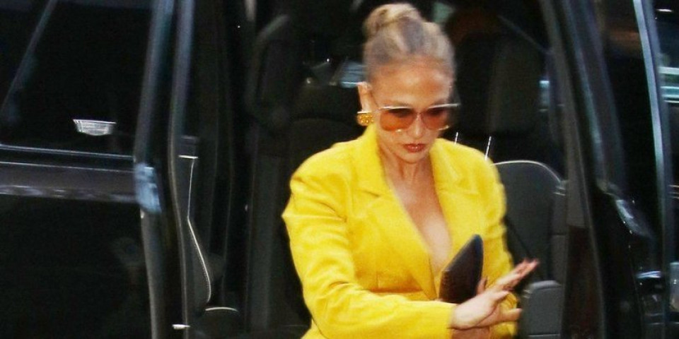 Dženifer Lopez pokazala ogromne grudi: Cice ubice pred eksplozijom - svet na aparatima (FOTO)