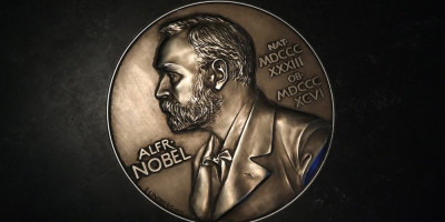 Ovogodišnja Nobelova nagrada za hemiju pripala je Susumi Kutugavi, Ričardu Robsonu i Omaru M. Jagiju za otkriće metalno-organskih mreža.