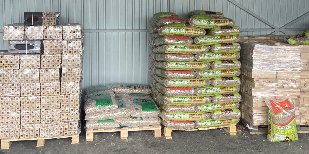 Ovde ima peleta: Prodaju ga "na džak", a za drva prave liste čekanja