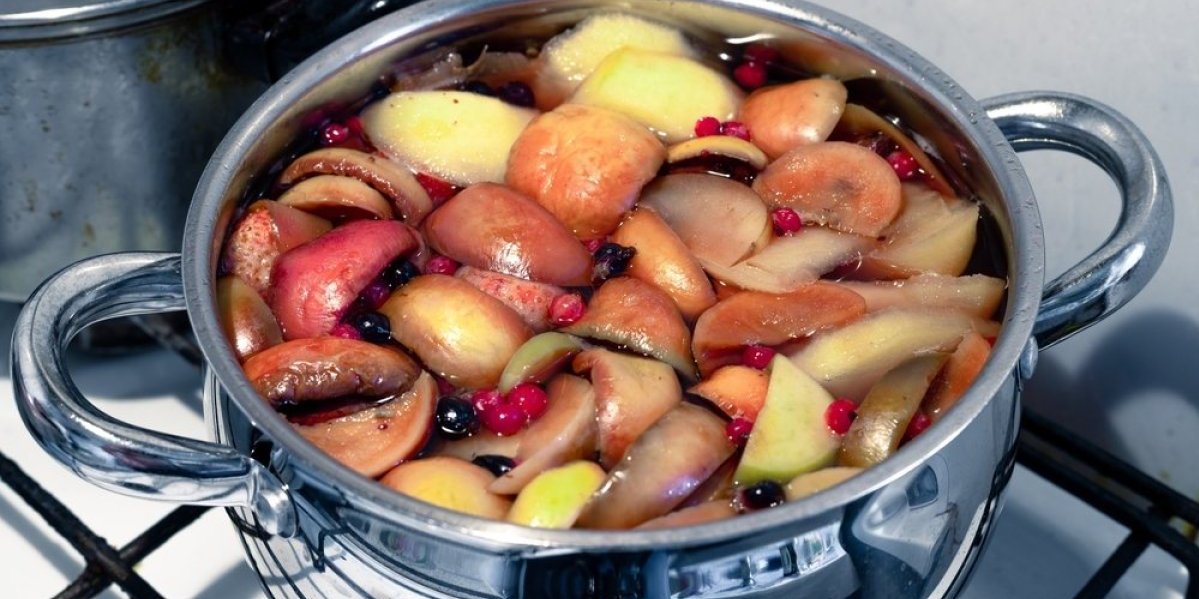 Najviralniji recept za zimski kompot: Spoj najlepšeg voća u tegli grejaće vas cele zime