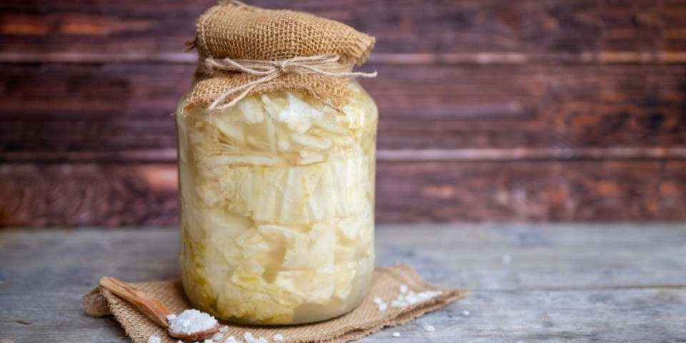 Listovi kiselog kupusa u tegli: Čudo zimnice za koje su vam potrebna samo 3 sastojka