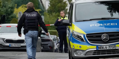 Muškarac rodom iz Kruševca, koji godinama živi i radi u inostranstvu, a koji je javnosti postao poznat po "svadbi od milion evra",osumnjičen je u Nemačkoj za prevaru tešku sedam miliona evra!