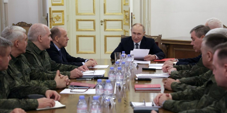 Nije dobro! Putin sazvao hitan sastanak sa generalima i saopštio teške vesti - dogodilo se ovo