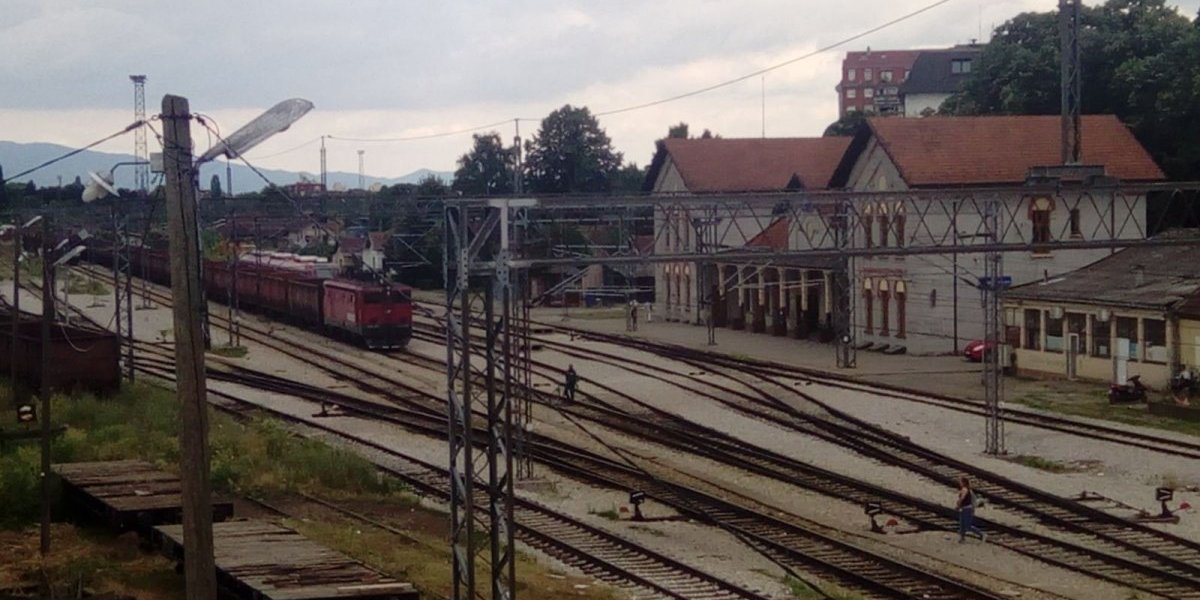 Učenik pretučen na putu do škole: Policija traga za napadačima u Kraljevu