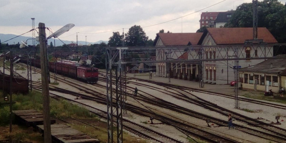 Učenik pretučen na putu do škole: Policija traga za napadačima u Kraljevu