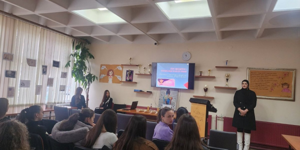 Dan devojčica u novopazarskoj školi gde je 100 puta više dečaka