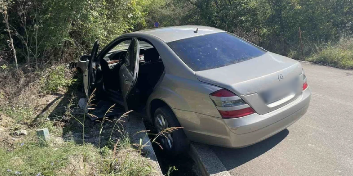 Automobilom se slupali tokom bekstva