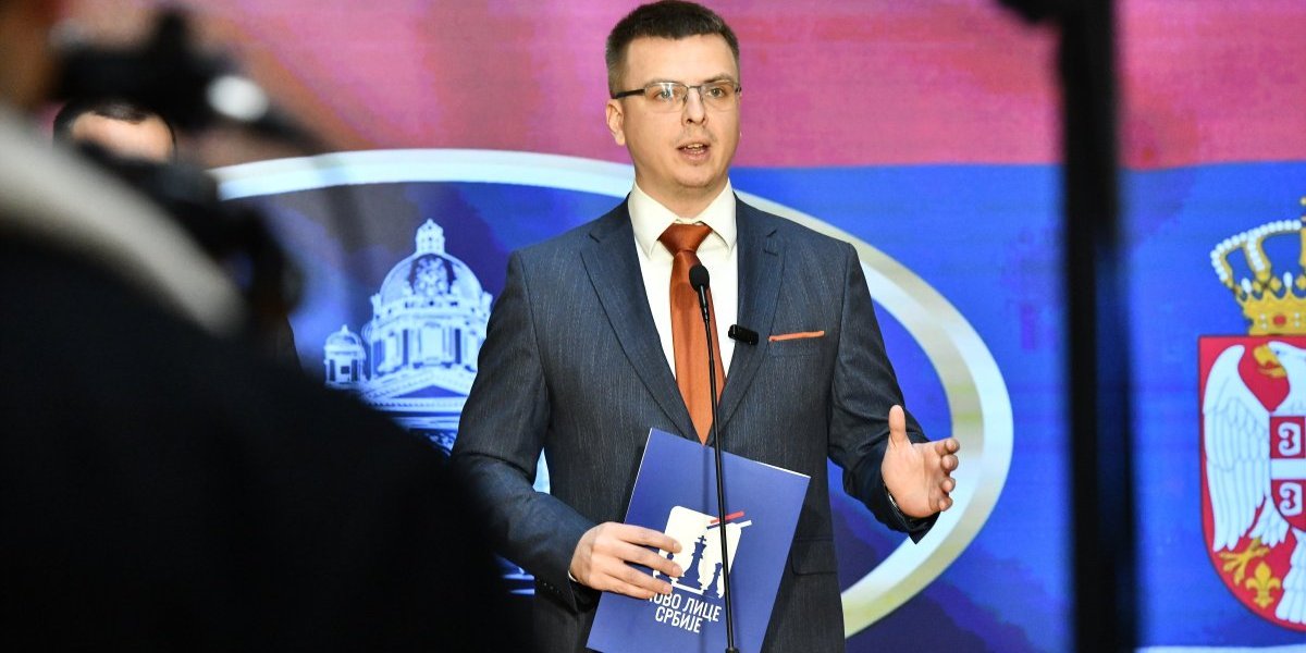 (VIDEO) Divljak i nasilnik! Parandilović pokušao da pravi haos u Skupštini, Brnabićeva i Mali ga "rešili" na keca