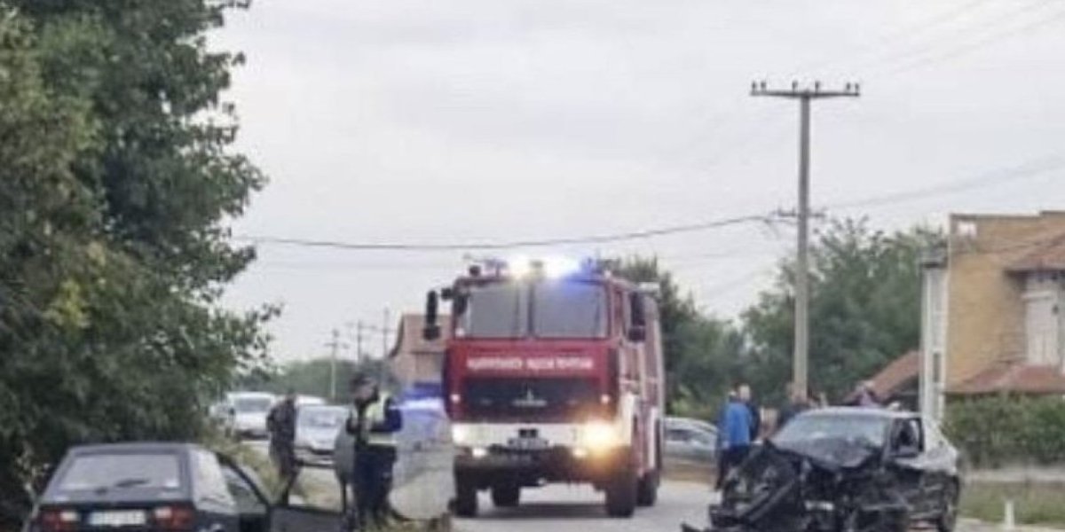 Jezivi prizori na mestu pogibije u Paraćinu: Delovi vozila na sve strane, "audijem" se zakucao direktno u "juga" (FOTO)