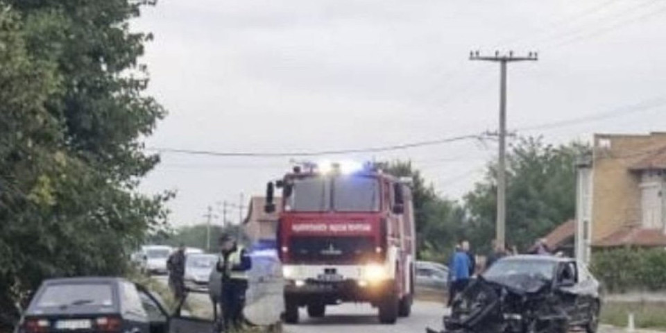 Jezivi prizori na mestu pogibije u Paraćinu: Delovi vozila na sve strane, "audijem" se zakucao direktno u "juga" (FOTO)