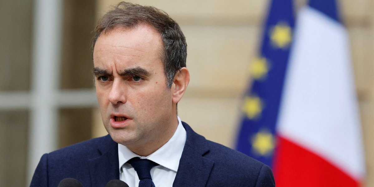Francuska u neizvesnosti: Lekorni poručio Makronu - „Nemaš više vremena!“