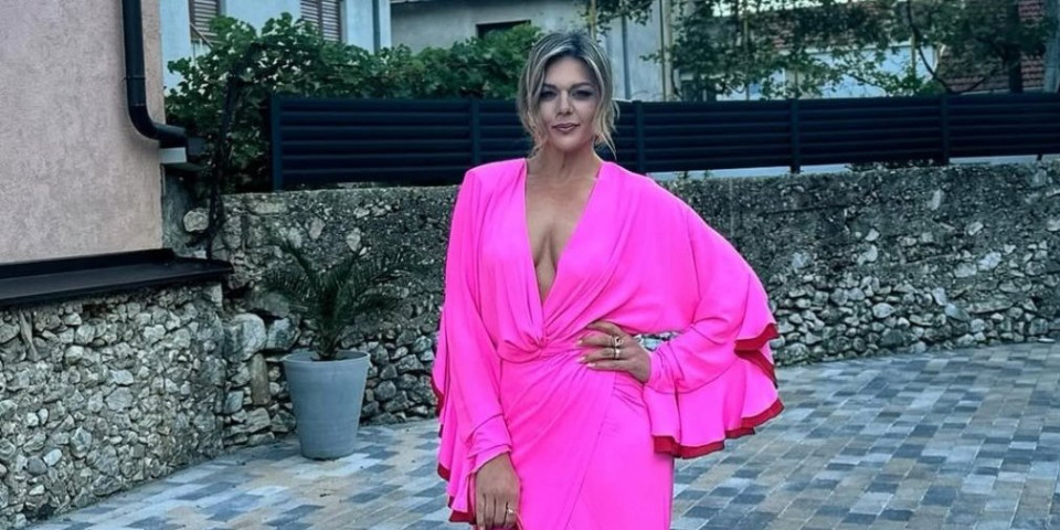 Auuu, Hrvatica pokazala dekolte do pupka - Ovo od nje niko nije očekivao (FOTO)