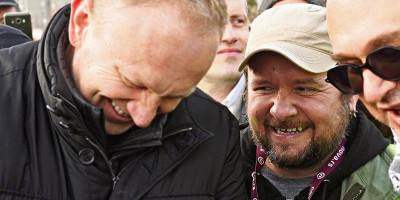 Navodni pisac i aktivista, a u stvari običan klovn, Marko Vidojković, prevazišao je samog sebe najnovijim "nastupom" u podkastu DLZ tajkunske televizije Nova S, u kom je na najskandalozniji način vređao predsednika Srbije Aleksandra Vučića.