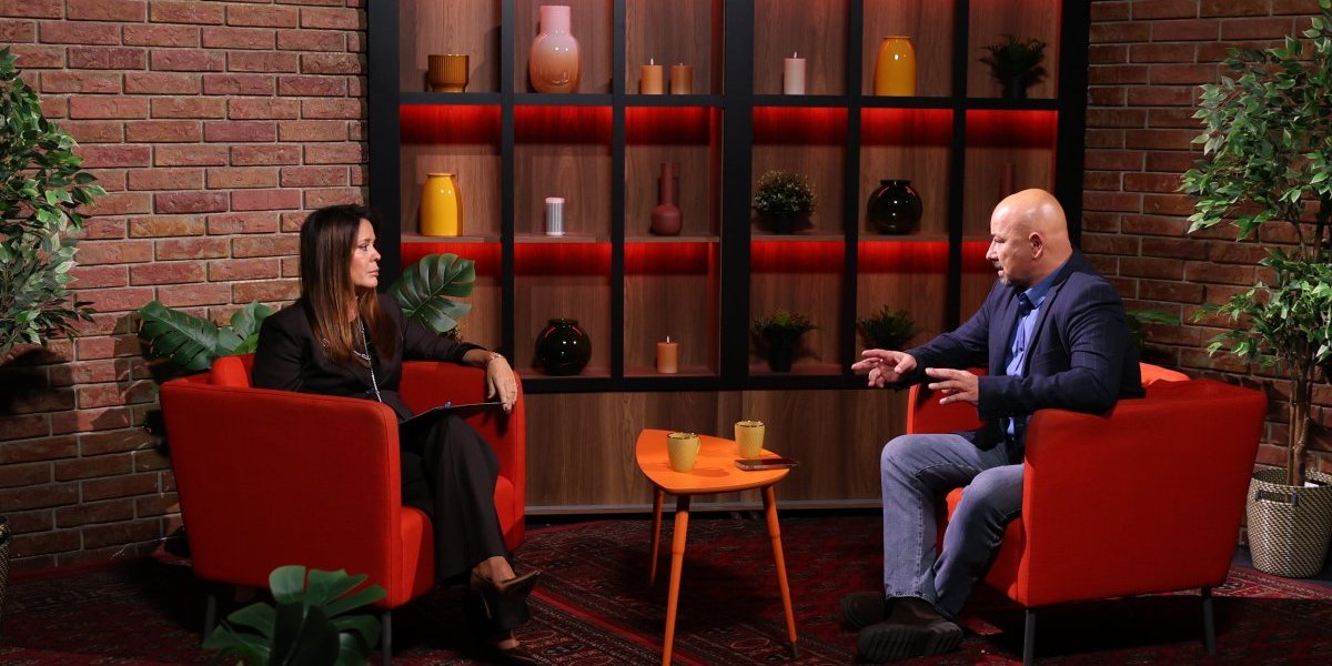 (VIDEO) Glumci teletabisi pljuju Jezdića?! Žestoke reči Vučićeve savetnice: Šta oni sebi daju za pravo?!