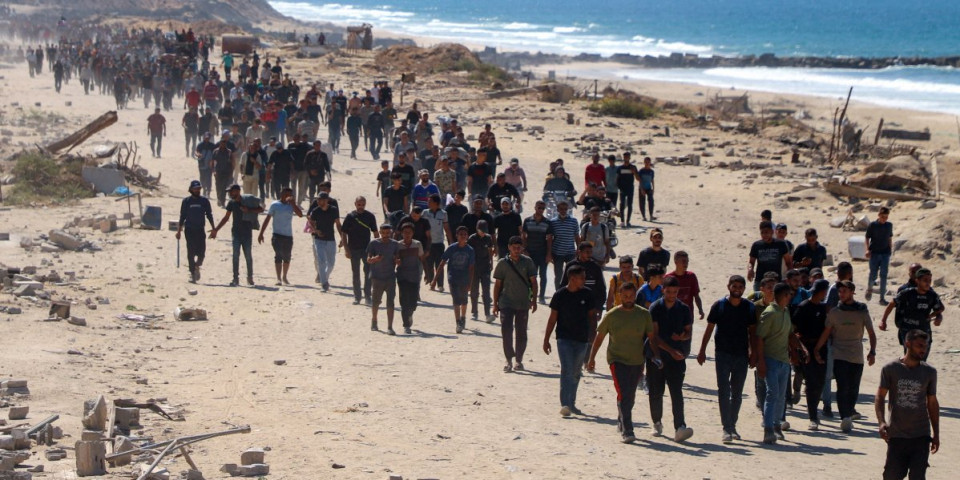 Apokaliptički snimci iz Gaze: Hiljade ljudi se u kolonama vraća kući - Grad totalno razoren (FOTO/VIDEO)