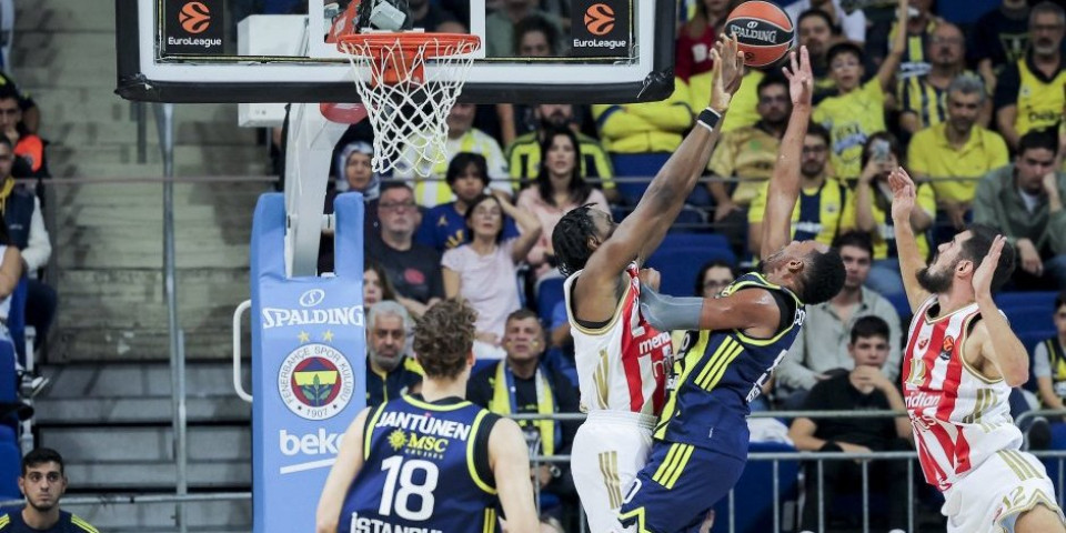 Moneke se pobrinuo da Tomović debi kruniše pobedom nad šampionom Evrope