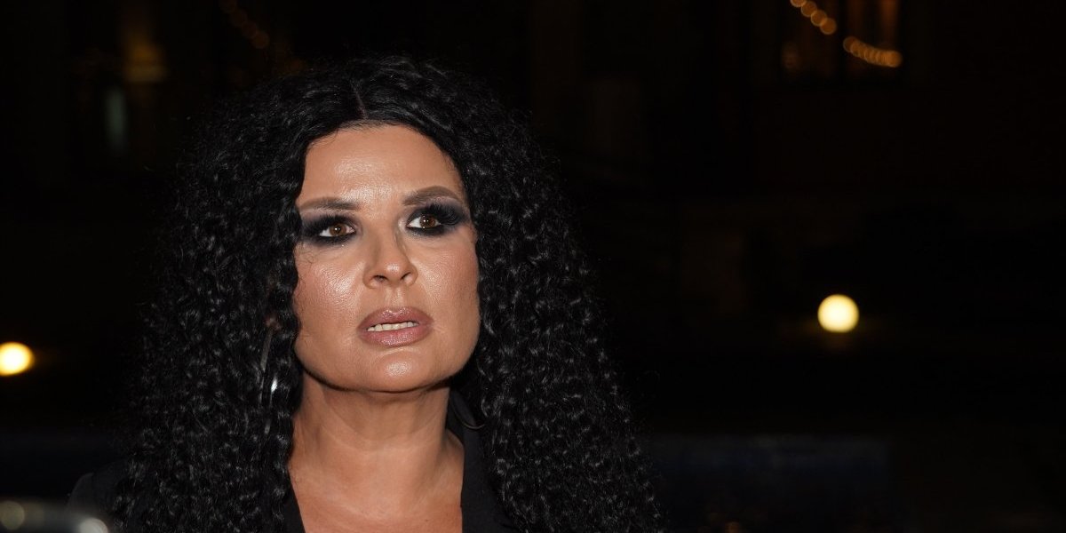 Maja Marijana na štakama, jedva se kreće - Pevačica prvi put u javnosti nakon operacije