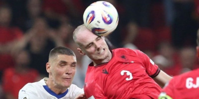 Spektakl počinje: "Orlovi" u Leskovcu napadaju Albance