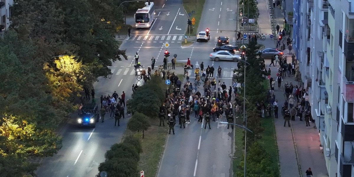 Blokaderi obećavaju: U Novom Sadu ne sme biti anti-NATO zastava (FOTO)