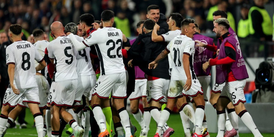 Skandal posle meča u Leskovcu - Albanski kamerman napravio haos na terenu, pa završio u lisicama!