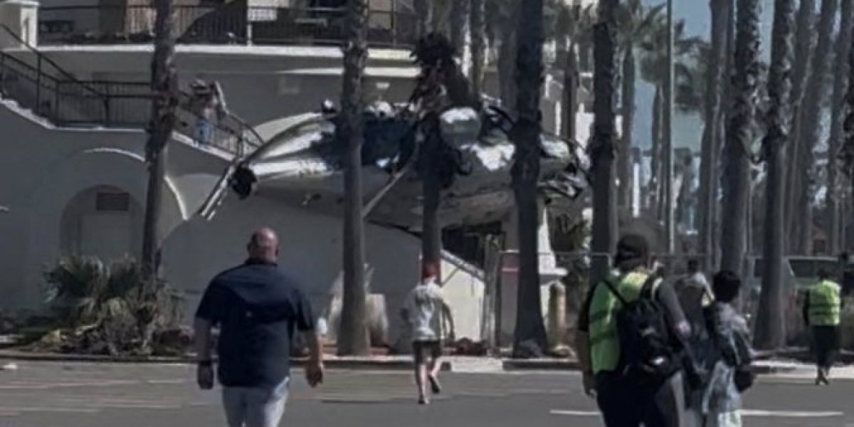 Helikopter se spustio iznad glava ljudi, usledio šok: Horor kod poznate plaže, ima povređenih! (VIDEO)