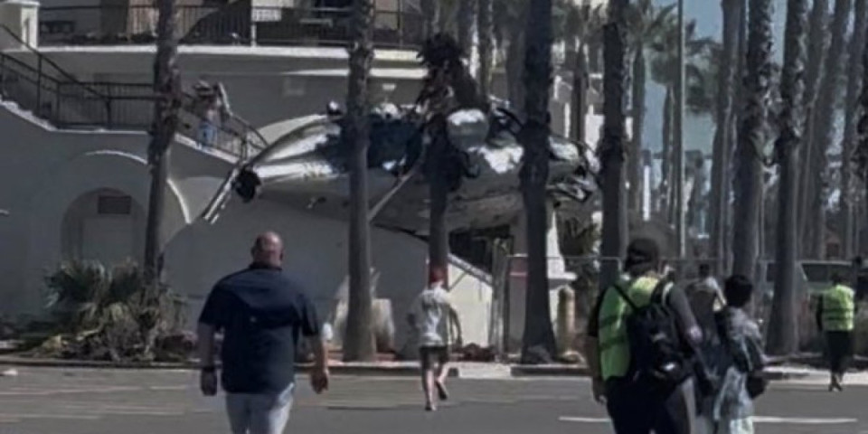 Helikopter se spustio iznad glava ljudi, usledio šok: Horor kod poznate plaže, ima povređenih! (VIDEO)