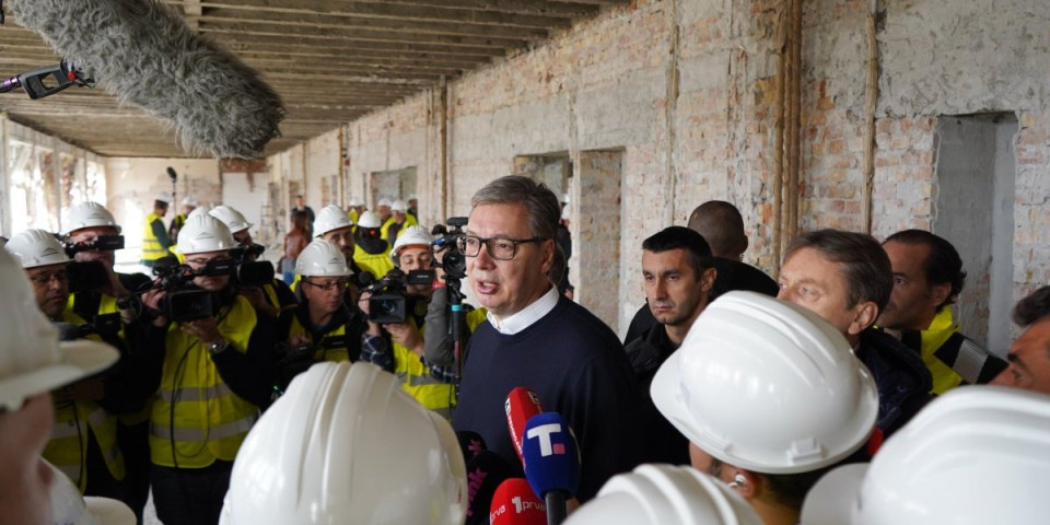 Udarno: Predsednik Vučić o direktorima NIS - Da li vi mislite da mi ne znamo koji od njih su blokaderi?!