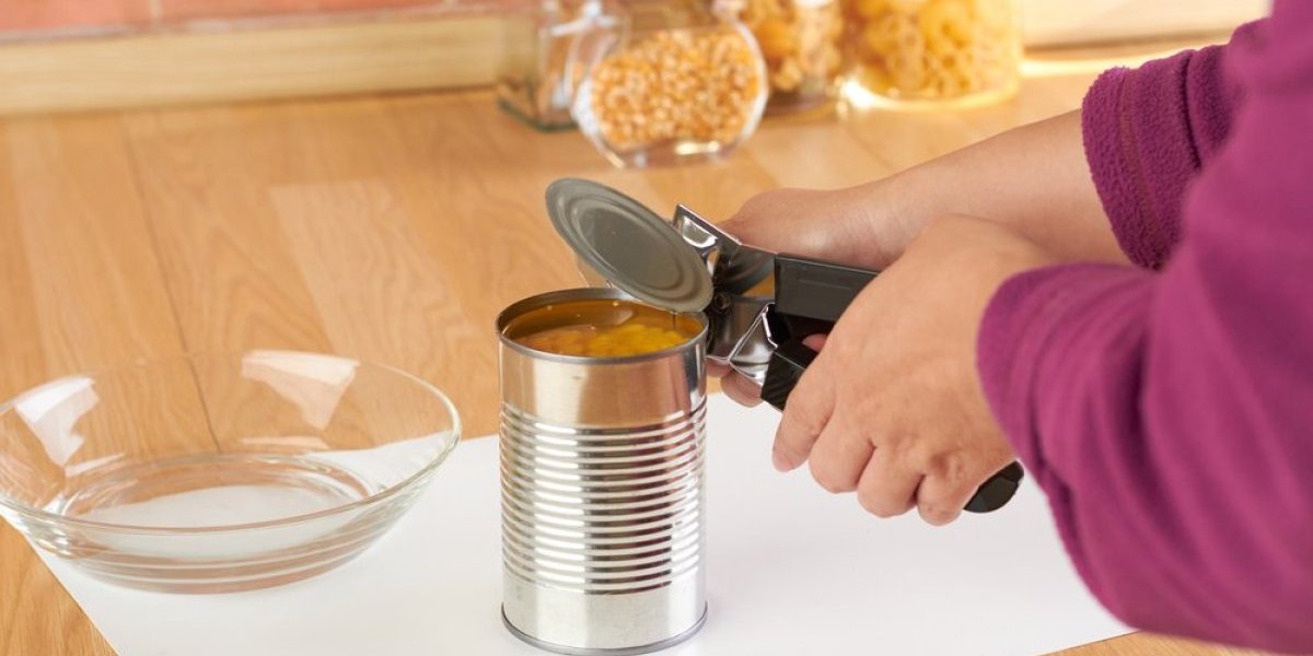 Ceo život pogrešno otvarate konzerve: Evo kako zaista treba da se radi - bez muke i posekotina (VIDEO)