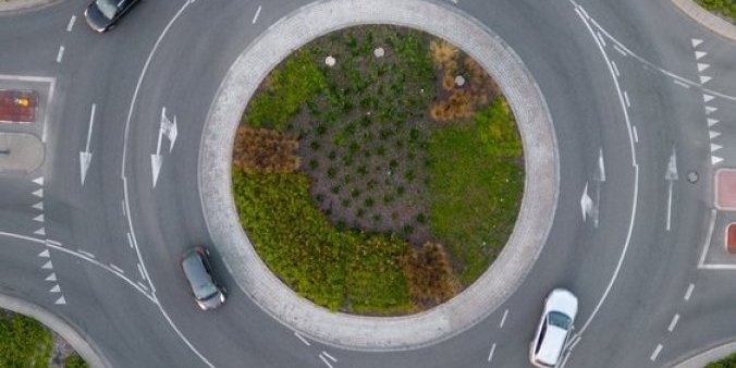 Ovo je saobraćajno pravilo koje 90 odsto ljudi ne poznaje - Zašto pogrešan žmigavac u kružnom toku može da ima fatalne posledice