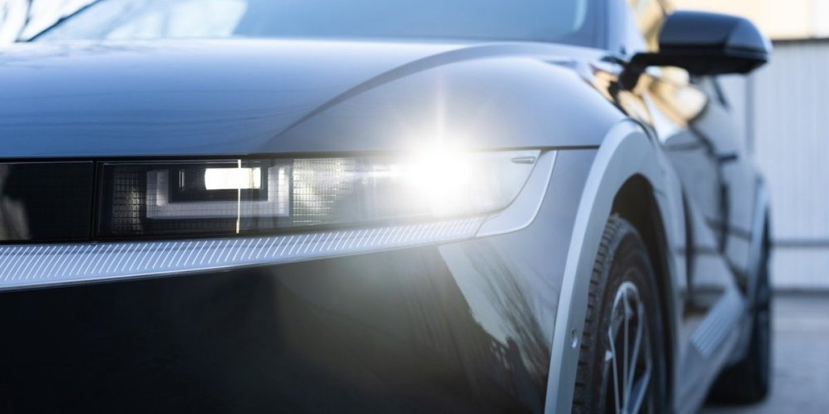 Hit polovnjak za 2.500 evra: Ide kao munja, a tek izgled - Voze ga i muškarci i žene (FOTO)