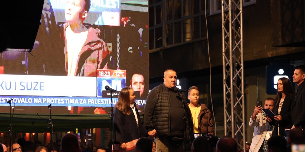 Dino Bešlić sa decom