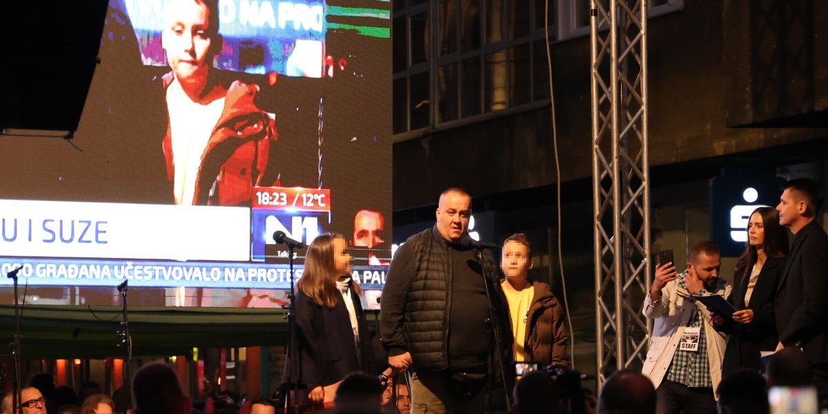 Dino Bešlić sa decom